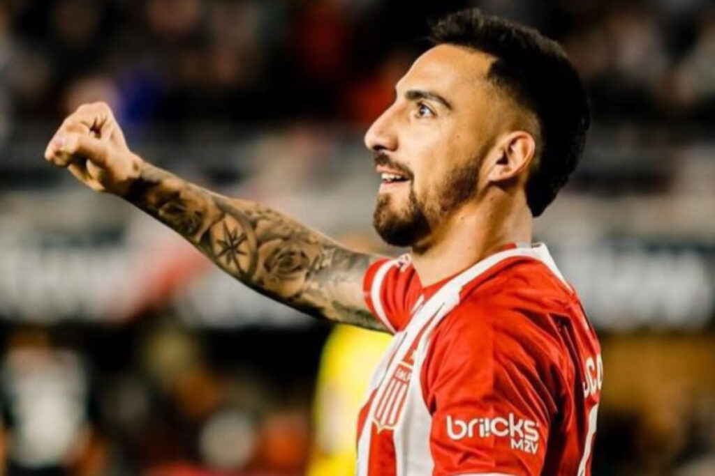 El delantero Javier Correa celebrando un gol