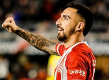 El delantero Javier Correa celebrando un gol