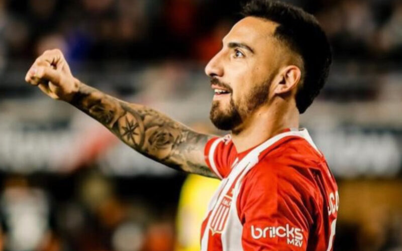 El delantero Javier Correa celebrando un gol