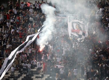 Hinchada de Colo-Colo en el sector Cordillera del Estadio Monumental.