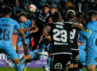 Jugadores de Colo-Colo y Ohiggins disputando el balón