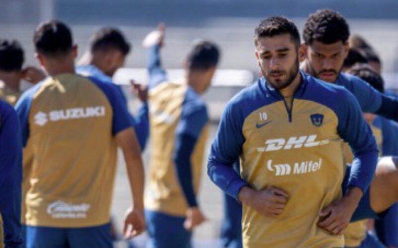 El jugador Eduardo Salvio entrenando en Pumas