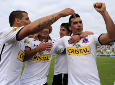 Jugadores de Colo-Colo celebrando un gol.