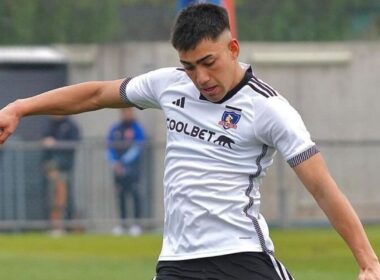 Primer plano de Nicolás Suárez jugando un partido por Colo-Colo.