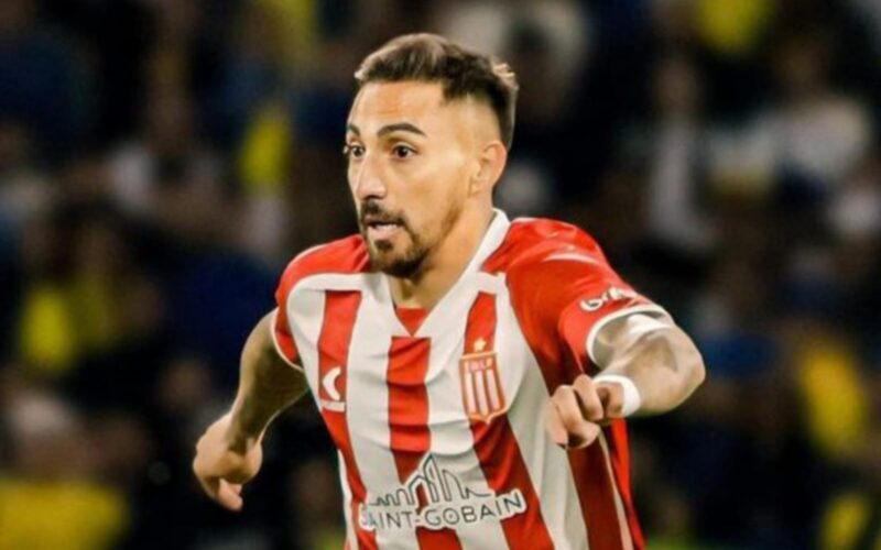 Javier Correa durante un partido con Estudiantes de La Plata.