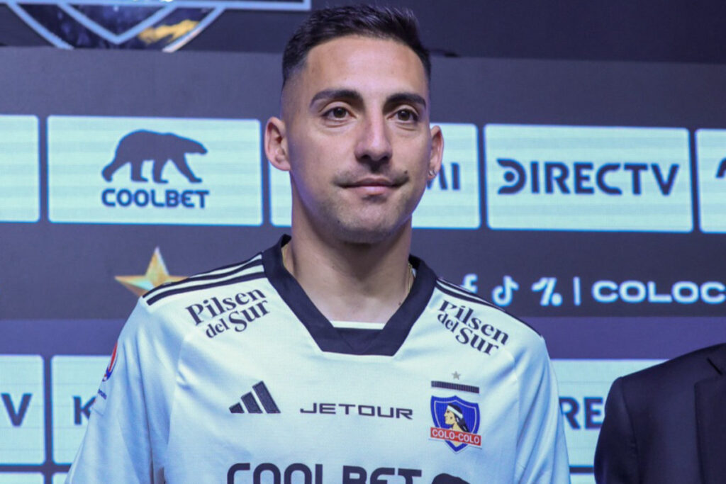 El jugador de Colo-Colo, Javier Correa es presentado como nuevo refuerzo