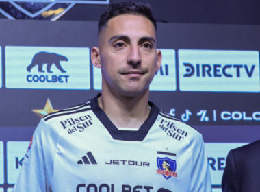 El jugador de Colo-Colo, Javier Correa es presentado como nuevo refuerzo