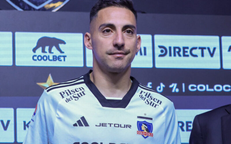 El jugador de Colo-Colo, Javier Correa es presentado como nuevo refuerzo