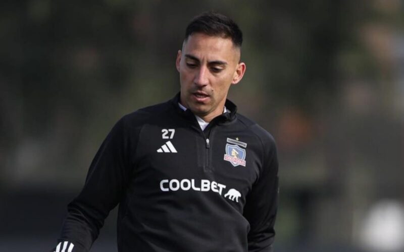 Javier Correa durante un entrenamiento con Colo-Colo.
