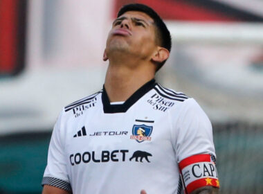 Primer plano al jugador de Colo-Colo, Esteban Pavez