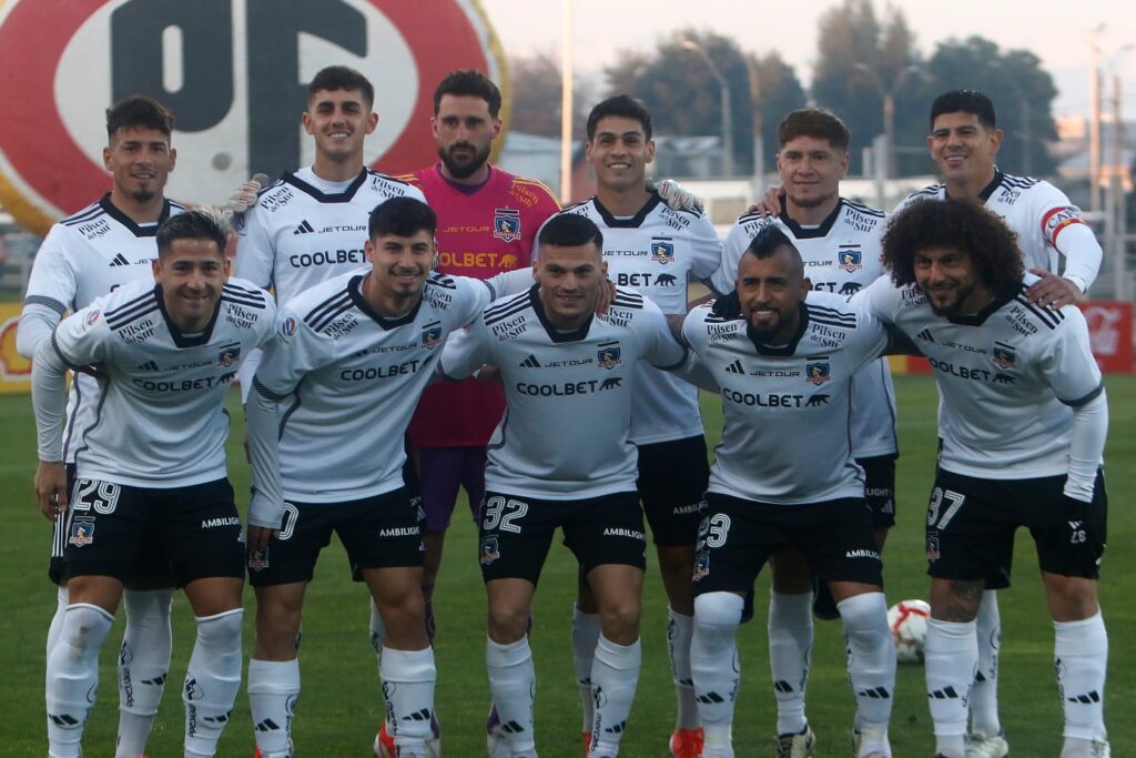 Formación de Colo-Colo en el partido frente a Deportes Santa Cruz.