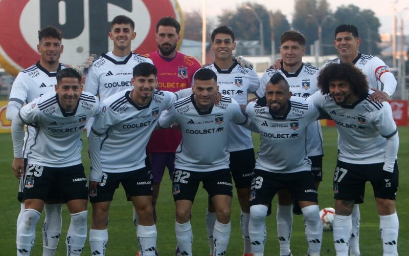 Formación de Colo-Colo en el partido frente a Deportes Santa Cruz.
