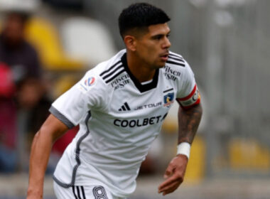 El jugador de Colo Colo Esteban Pavez es fotografiado durante el partido de primera division contra Coquimbo Unido