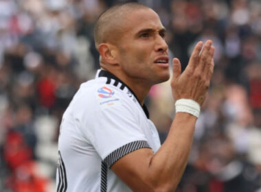 El jugador Leandro Benegas, celebrando un gol con Colo-Colo