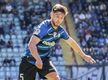 Felipe Loyola con camiseta de Huachipato