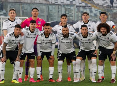 Formación Colo-Colo en el partido frente a Deportes Santa Cruz en el Estadio Monumental.