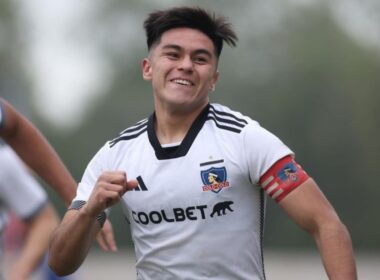 Bastián Silva celebrando un gol con Colo-Colo Proyección.