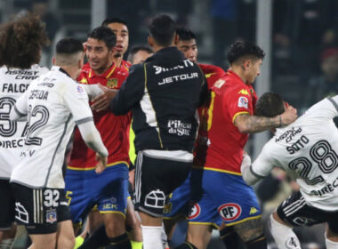 Caótico final en el duelo entre Colo-Colo y Unión Española.