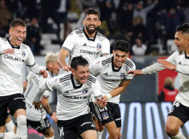 Jugadores de Colo-Colo celebrando el gol de Cristián Zavala frente a Unión Española.
