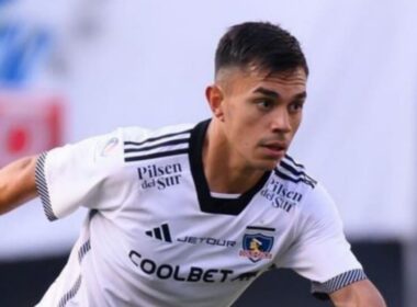 Vicente Pizarro con camiseta de Colo-Colo.