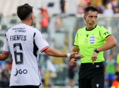 Cristián Garay dirigiendo a Colo-Colo.