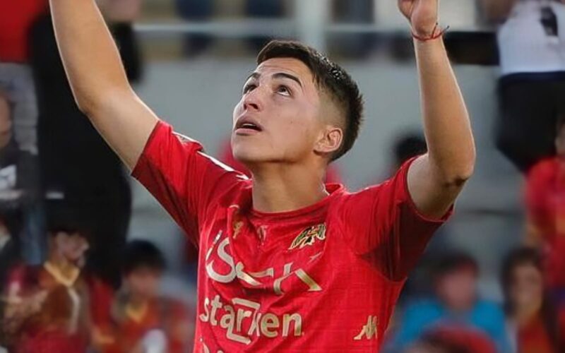 Jonathan Villagra celebrando un gol con Unión Española.