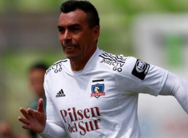 El jugador Esteban Paredes durante la temporada 2020 con Colo-Colo.