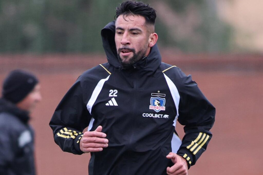 Mauricio Isla entrenando en Colo-Colo.