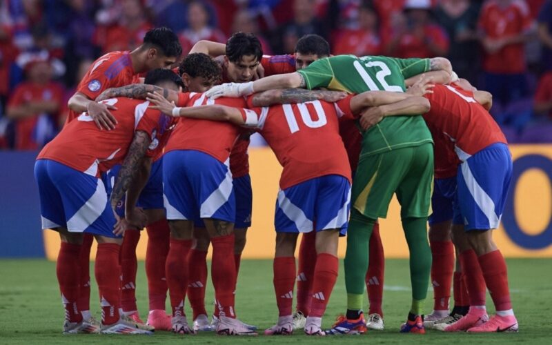 Selección Chilena abrazada