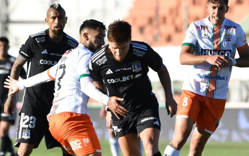Leonardo Gil en el partido de Colo-Colo vs Cobresal en El Salvador.