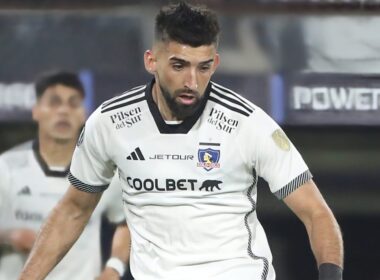 Primer plano a Emiliano Amor con camiseta de Colo-Colo.