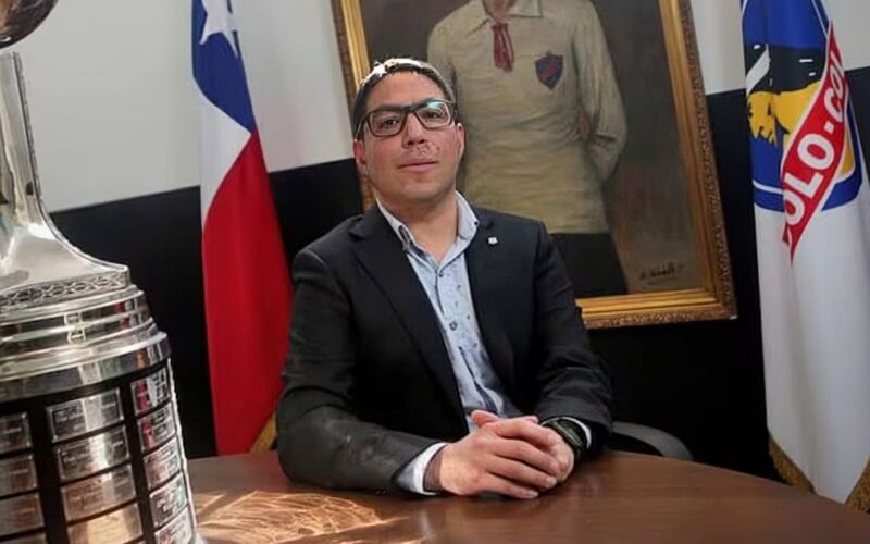 Primer plano a Matías Camacho en una sala del CSD Colo-Colo.