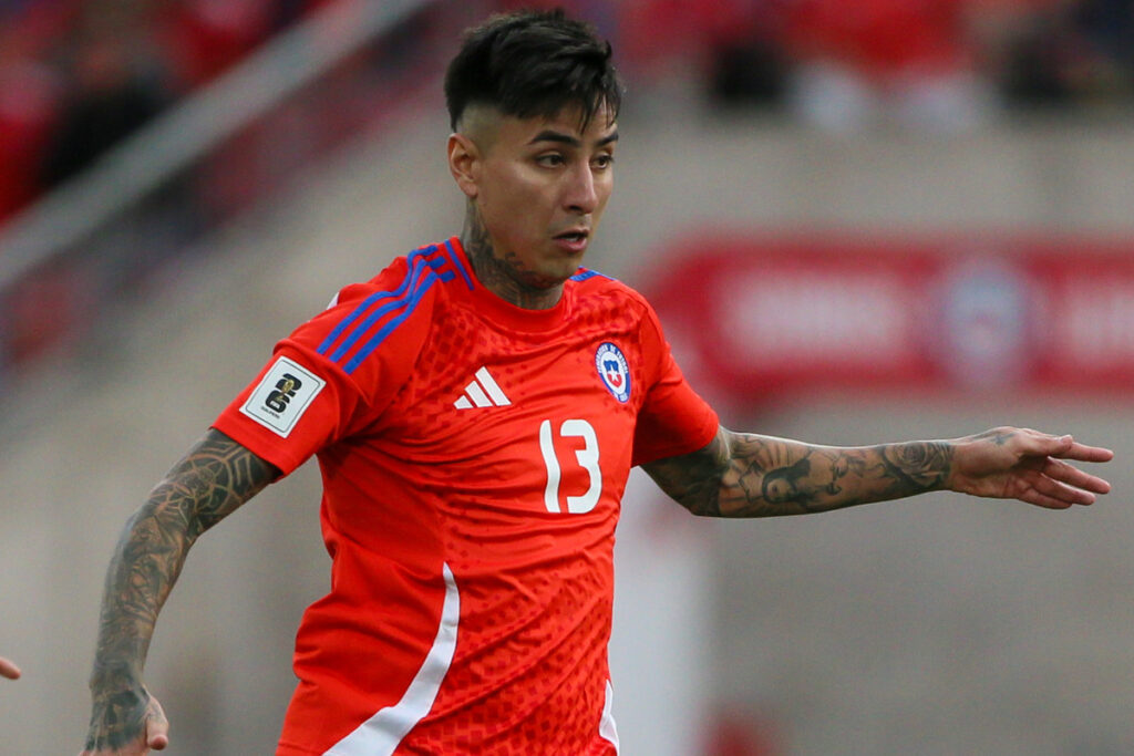 Erick Pulgar con la camiseta de la Selección Chilena.
