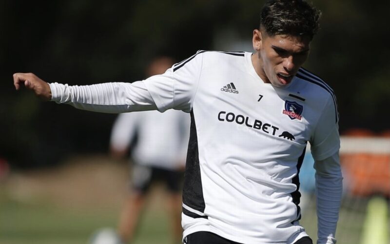 Carlos Palacios durante un entrenamiento de Colo-Colo.
