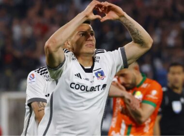 Lucas Cepeda celebrando su gol frente a Cobresal.