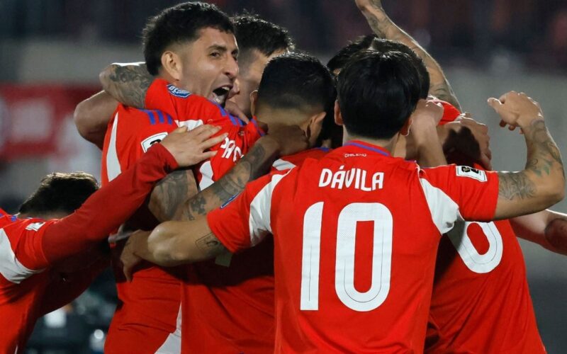 Jugadores de la Selección Chilena celebrando un gol frente a Brasil.