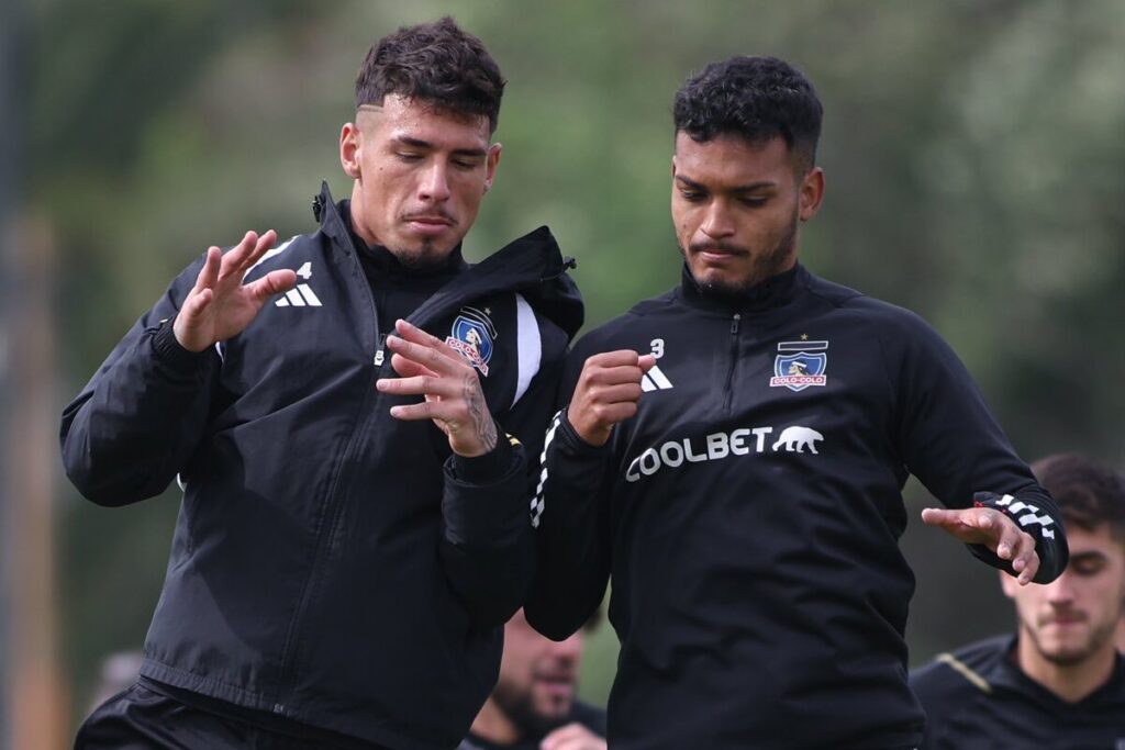 Jugadores de Colo-Colo entrenando.
