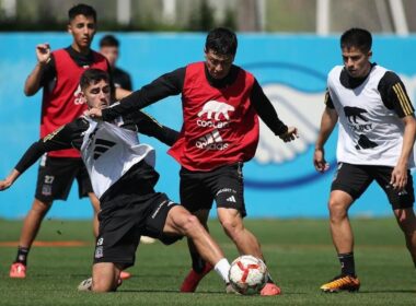 Jugadores de Colo-Colo entrenando.
