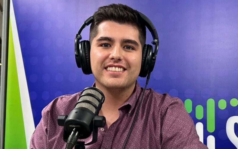Primer plano a Arturo Millán en TNT Sports.