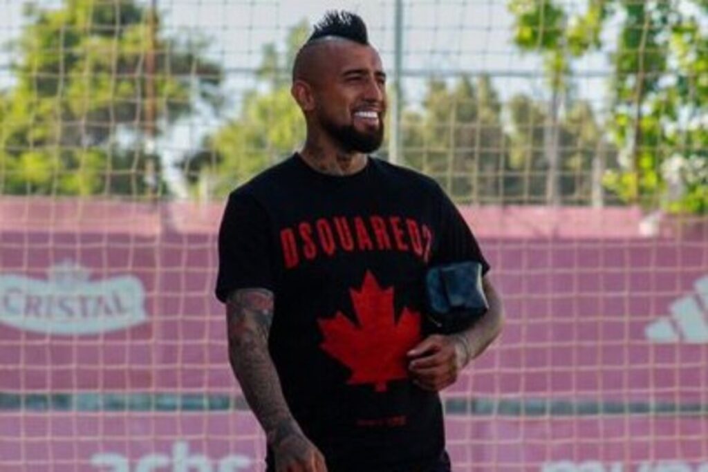 Arturo Vidal sonriendo.