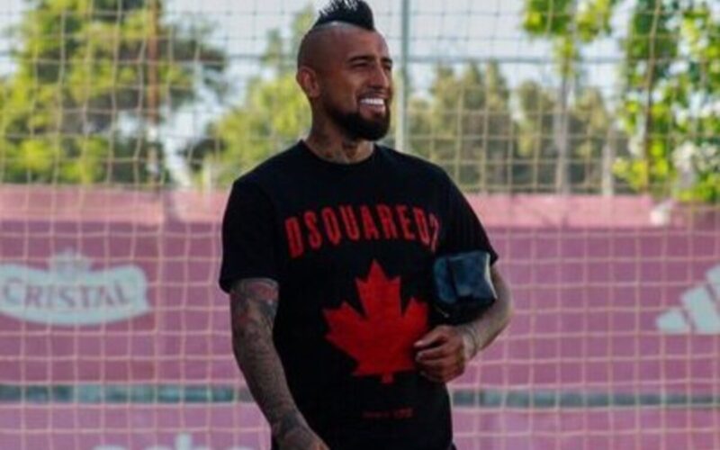 Arturo Vidal sonriendo.