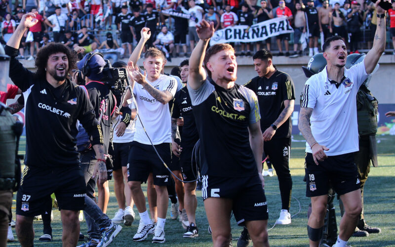 Jugadores de Colo-Colo celebrando el título del Campeonato Nacional.