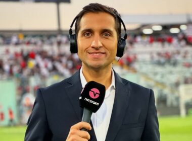 Primer plano a Daniel Arrieta en transmisión de TNT Sports.