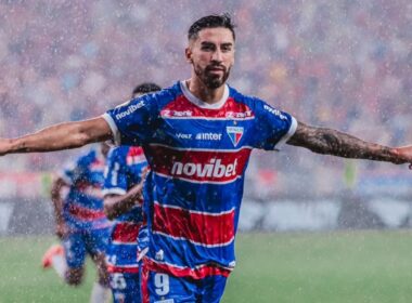 Juan Martín Lucero con la camiseta de Fortaleza.