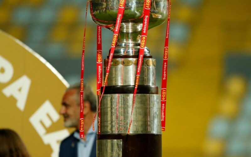 Trofeo de la Supercopa.