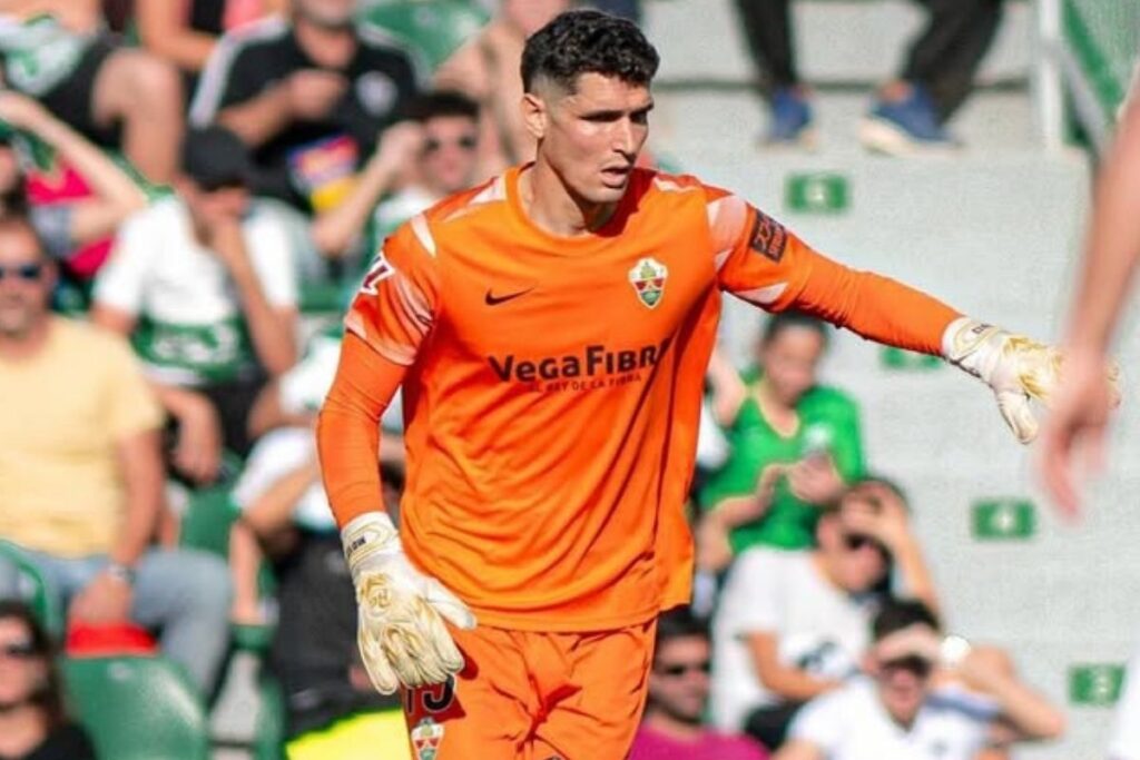 Matías Dituro con la camiseta de Elche.
