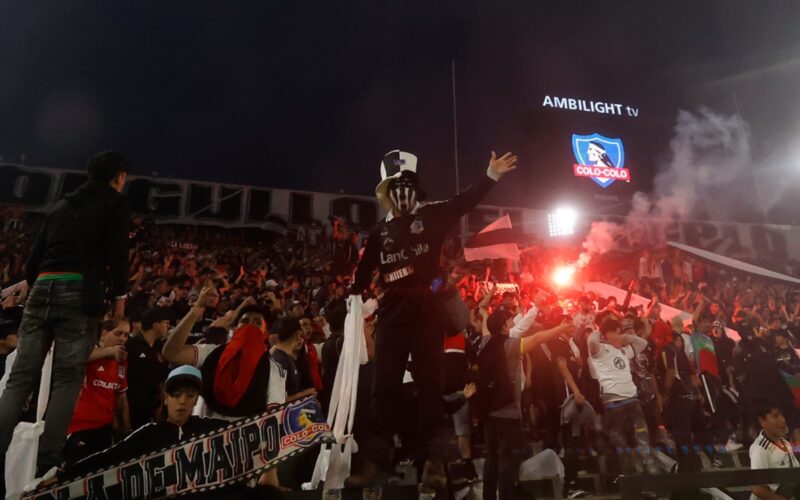Hinchas de Colo-Colo en el Estadio Monumental