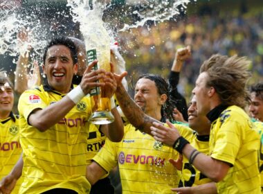 Lucas Barrios celebrando una Bundesliga con Borussia Dortmund
