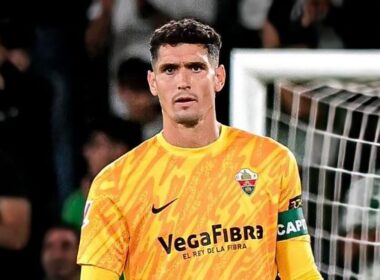 Primer plano a Matías Dituro con la camiseta del Elche.