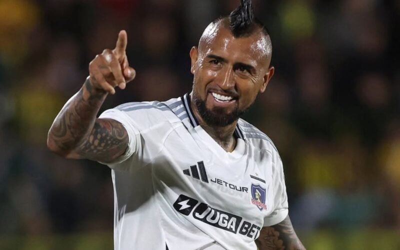 Arturo Vidal con la camiseta de Colo-Colo en la pretemporada.